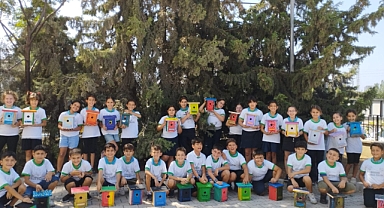 İskenderun’da Öğrencilere Kuş Yuvası Dağıtıldı