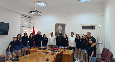 İskenderun Kadın Hentbol Takımından Teşekkür Ziyareti