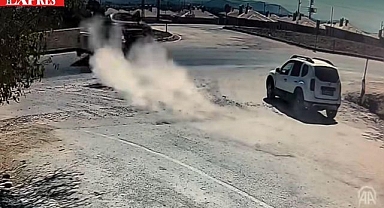 Kırıkhan’da Yol Ortasında Feci Çarpışma!