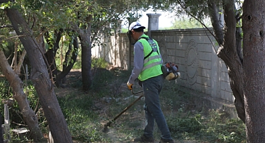 MEZARLIKLARDA TEMİZLİK VE ONARIM ÇALIŞMALARI SÜRÜYOR 
