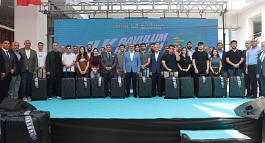 Öğrencilerin Üniversite Yolundaki İlk Biletlerini Ve Bavullarını HBB Hediye Etti