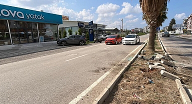 Otomobil Ağaca Çarptı: 3 Yaralı