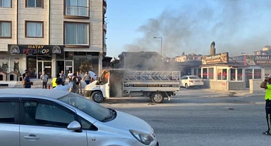 Seyir Halindeki Pikapta Yangın Paniği