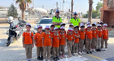 Trafik Polislerinden İlkokul Öğrencilerine Trafik Eğitimi
