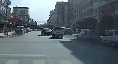 2 Otomobil Kafa Kafaya Çarpıştı