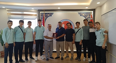 Antakya TOBB Anadolu İmam Hatip Lisesi’nden Hasan Malgaç’a Plaket