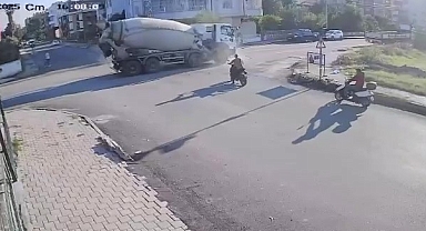 Beton Mikseriyle Otomobil Çarpıştı