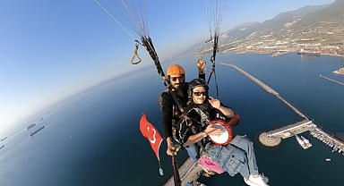 Gökyüzünde Darbuka Çaldı