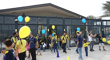HATAY’DA GÖK SARI-LACİ’YE BOYANDI