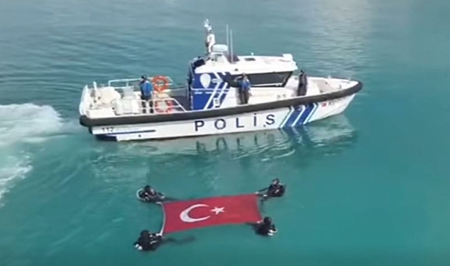 Hatay’da Kurbağa Adamlardan Anlamlı Cumhuriyet Bayramı Kutlaması