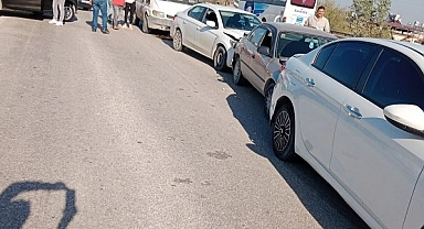 HATAY’DA ZİNCİRLEME TRAFİK KAZASI: 4 ARAÇ BİRBİRİNE GİRDİ