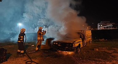 İskenderun'da Pikap Yandı