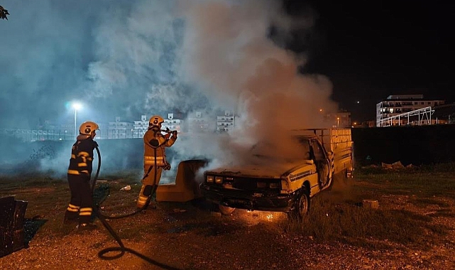 İskenderun'da Pikap Yandı
