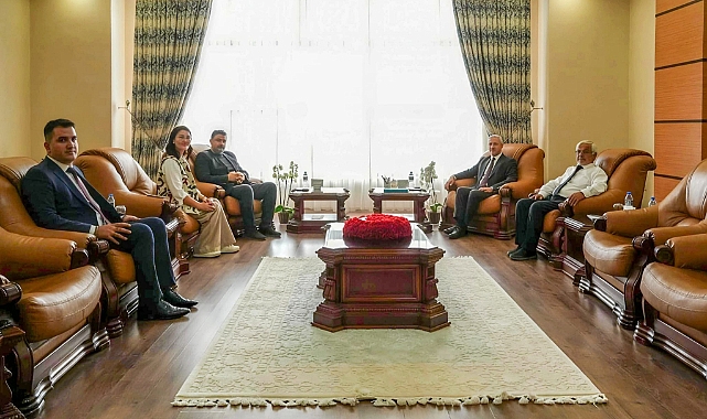 Kazak Akademisyenden MKÜ’ye Ziyaret