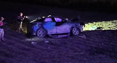 Lastiği Patlayan Otomobil Tarlaya Uçtu