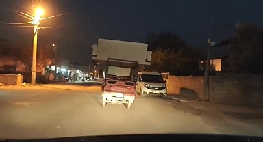 Motosiklet Üzerinde Koltuk Taşıdı