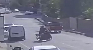 Motosikletler Kafa Kafaya Çarpıştı