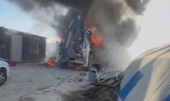 Operatör Alevlerin Arasına Daldı