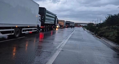 Payas’ta Yoğun Yağış Yolları Kilitledi