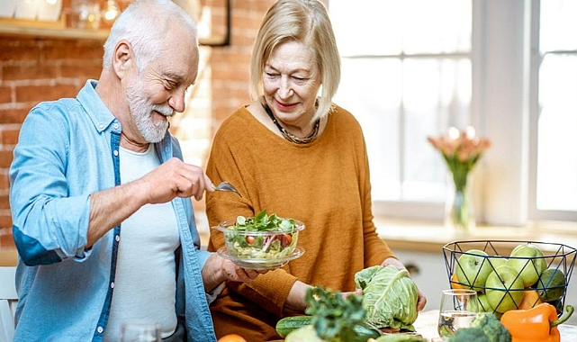 SAĞLIKLI BESLENMEK FONKSİYON KORUYOR
