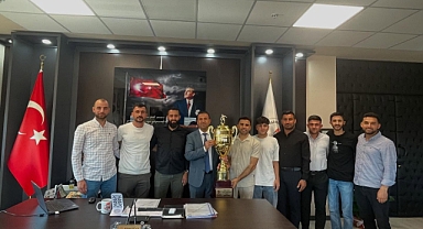 Şampiyon Takımdan İlçe Müdürü Güner’e Ziyaret