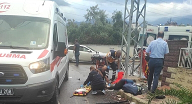 Servisle Motosiklet Çarpıştı: 1 Çocuk Ölü