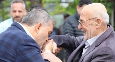 Tecrübeleriyle Yolumuzu Aydınlatıyorlar