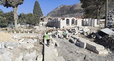 Ulu Cami'nde Beton Dökümüne Başladı