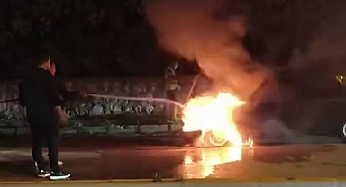 Yanan Otomobile Mikser Sürücüsünden Müdahale