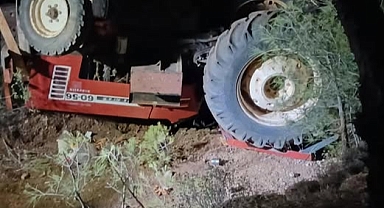 Yayladağı’nda Traktör Devrildi