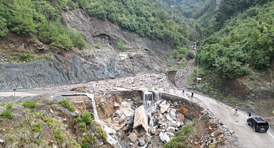 Yaylalarda Yol Çöktü