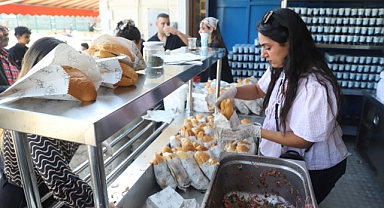 ADANALI HAYIRSEVERLER HATAY'DA 3 BİN TANTUNİ DAĞITTI 