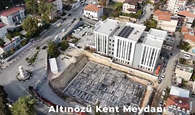 Altınözü’nde Kent Meydanı Projesi Hızla Yükseliyor