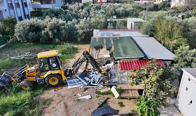 Arsuz’da Kaçak Yapılar Yıkıldı