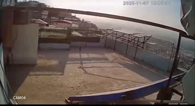 Deprem Anı Kameralara Yansıdı