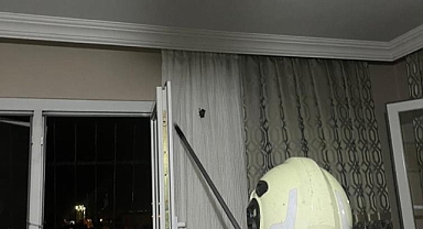 Eve Giren Yarasayı İtfaiye Yakaladı
