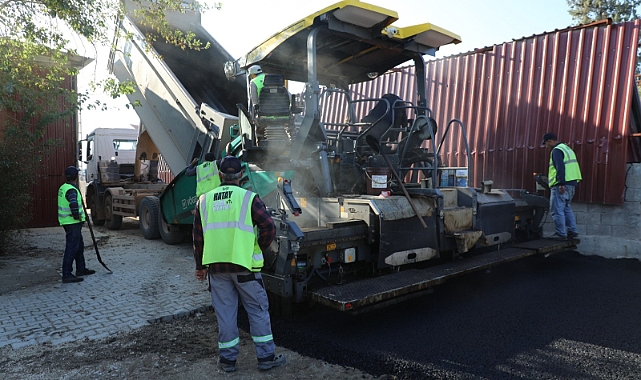 Gülova’da Yol Sorununu Çözüyor