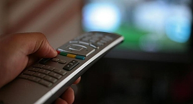 GÜNDE 5 SAAT TV BAŞINDA GEÇİYOR