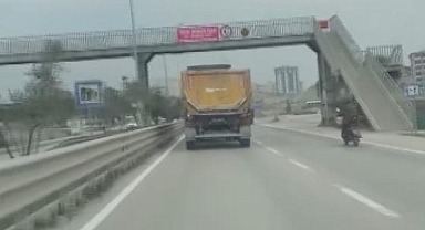 Hafriyat Kamyonu Hayrete Düşürdü