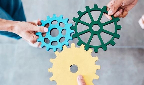 Hizmet Sektörü Yıllıkta Yükseldi, Aylıkta Yavaşladı!