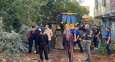 İmar yolu üzerine yapılan kaçak yapı yıkıldı