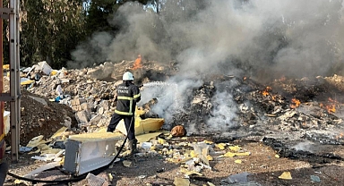 Kırıkhan'da Hurdalık Alanda Yangın