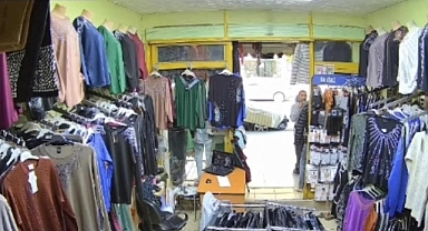 Mankenin Üzerindeki 1000 Tl’lik Montu Aldı