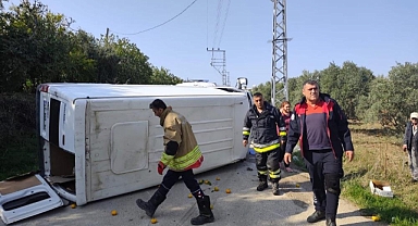 Minibüs ile Otomobil Çarpıştı