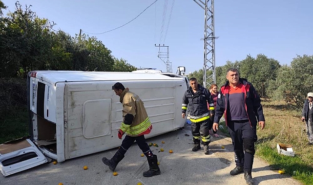 Minibüs ile Otomobil Çarpıştı