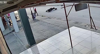 Motosikletli Sokak Köpeğine Çarptı