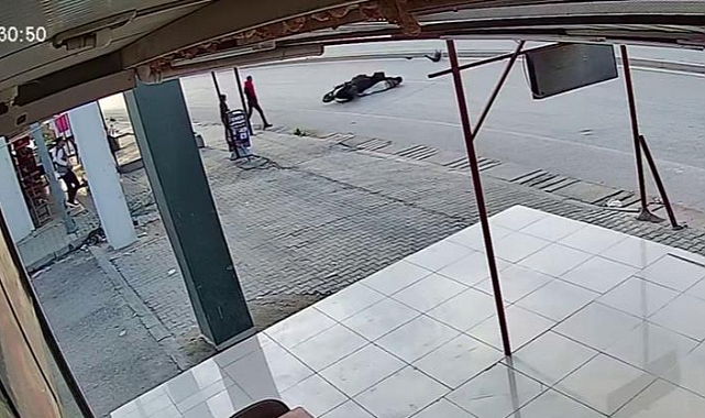 Motosikletli Sokak Köpeğine Çarptı