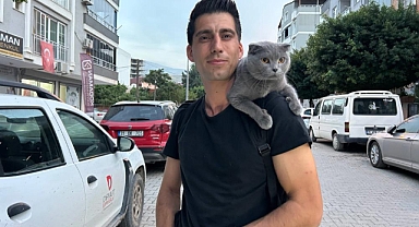  Sahibinin Omzunda Kenti Turluyor