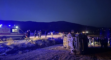 Şarampole devrilen işçi servisindeki 2 kişi öldü, 7 kişi yaralandı