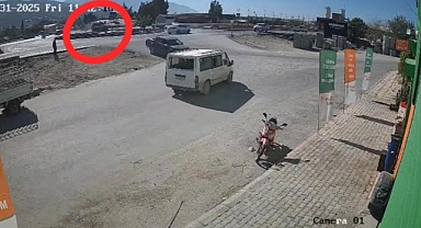 Ticari Araç 2 Motosiklete Çarptı